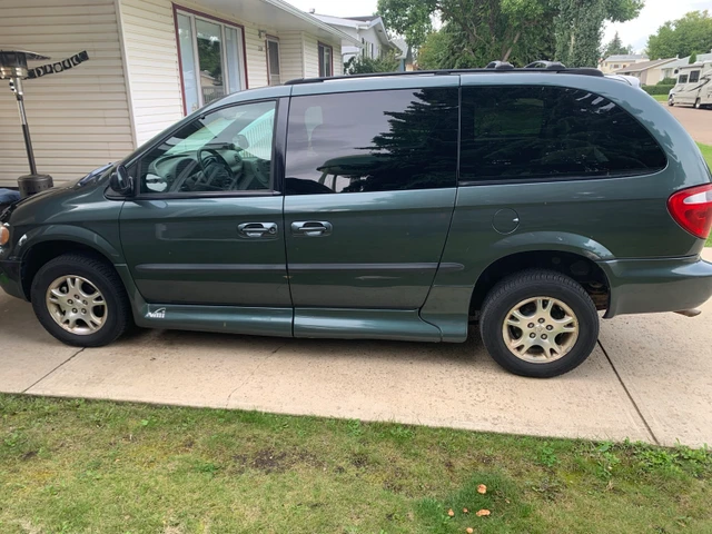 2002 Dodge Caravan, 132 500 km, dovoz Kanada — foto 3 z 5