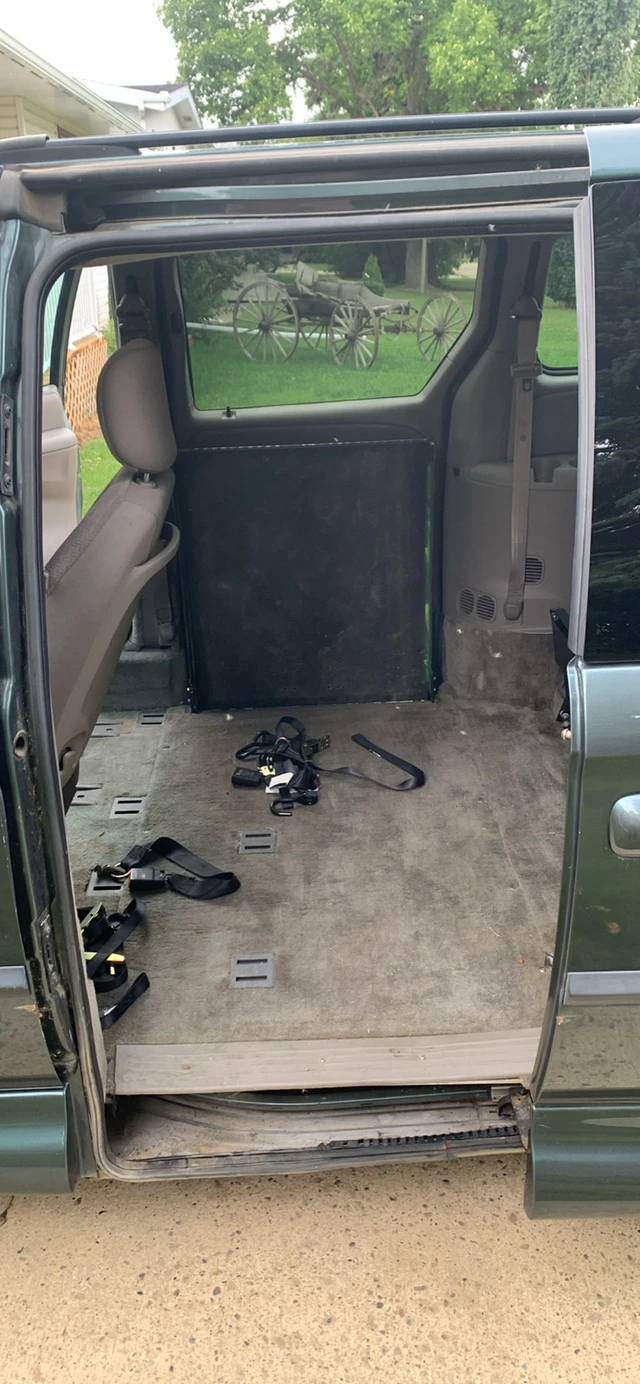 2002 Dodge Caravan, 132 500 km, dovoz Kanada — foto 4 z 5