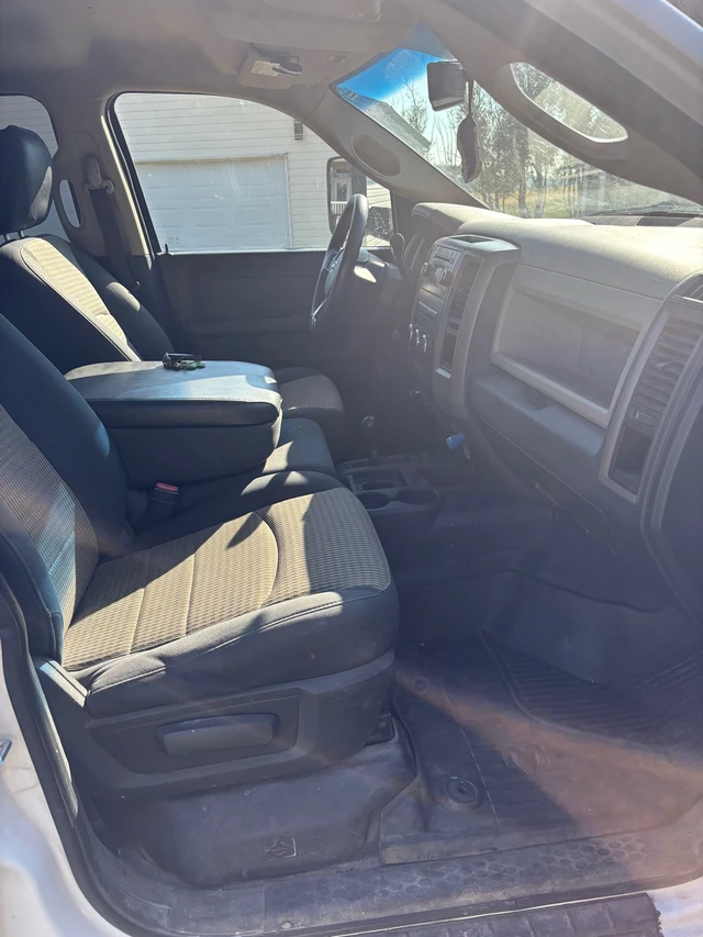 2012 Dodge Ram2500, bílá, 158 186 km, dovoz Kanada — foto 5 z 5