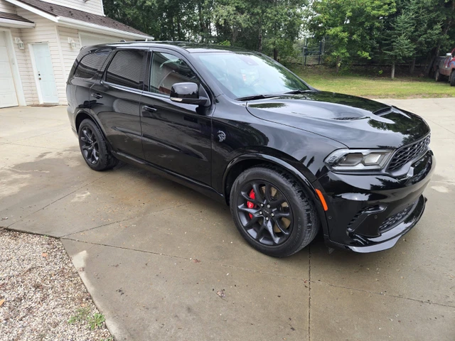 2023 Dodge Durango HellCat, černá, 5 280 km, dovoz Kanada — foto 2 z 5