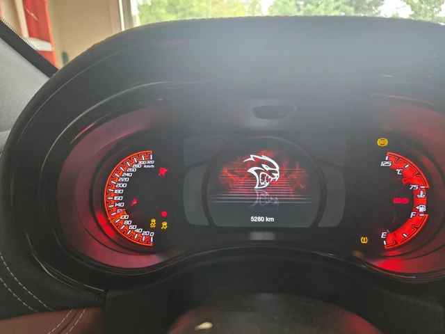 2023 Dodge Durango HellCat, černá, 5 280 km, dovoz Kanada — foto 3 z 5