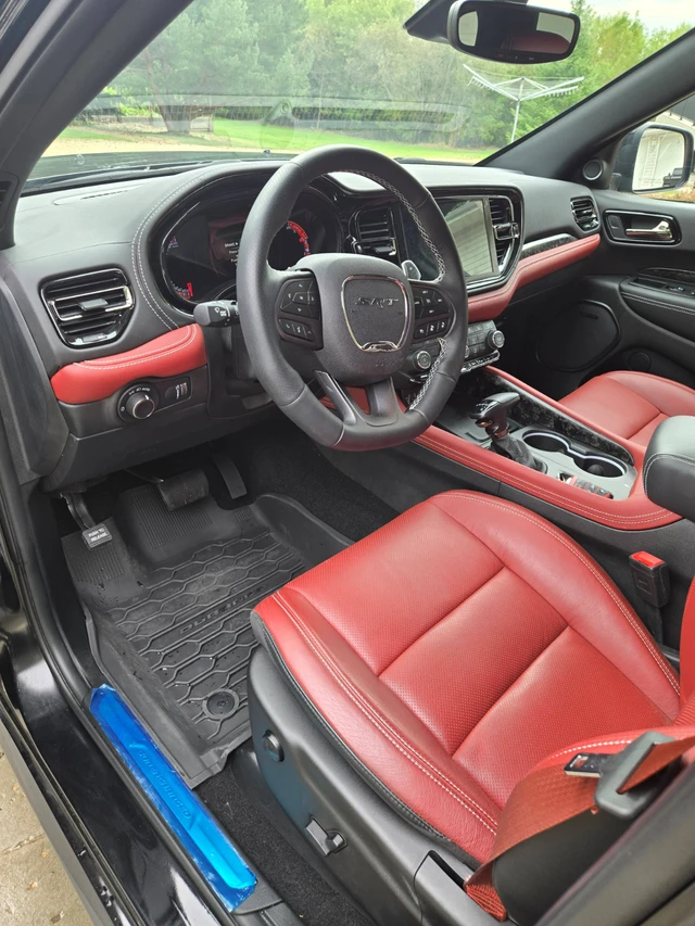 2023 Dodge Durango HellCat, černá, 5 280 km, dovoz Kanada — foto 4 z 5