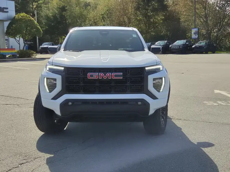 2026 GMC Canyon Elevation, bílá, 0 km, dovoz Kanada — foto 4 z 12