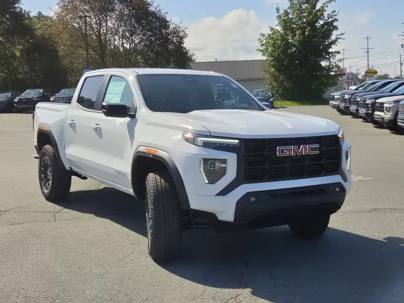 2026 GMC Canyon Elevation, bílá, 0 km, dovoz Kanada — foto 5 z 12
