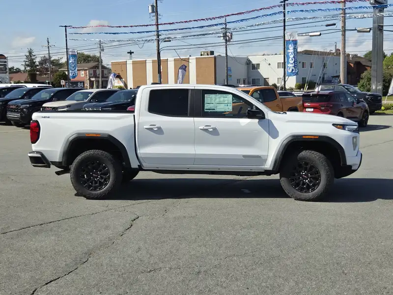 2026 GMC Canyon Elevation, bílá, 0 km, dovoz Kanada — foto 6 z 12