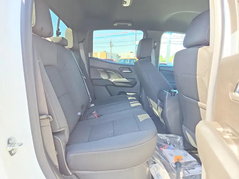 2026 GMC Canyon Elevation, bílá, 0 km, dovoz Kanada — foto 8 z 12