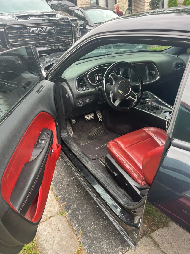 2016 Dodge Challenger SXT Plus, černá, 223 443 km, dovoz Kanada — foto 4 z 5