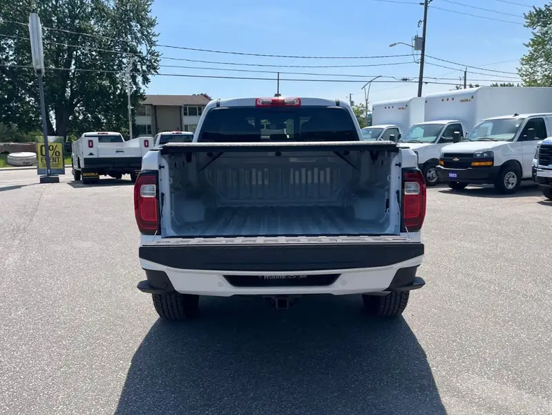 2026 GMC Canyon Elevation, bílá, 9 834 km, dovoz Kanada — foto 12 z 12