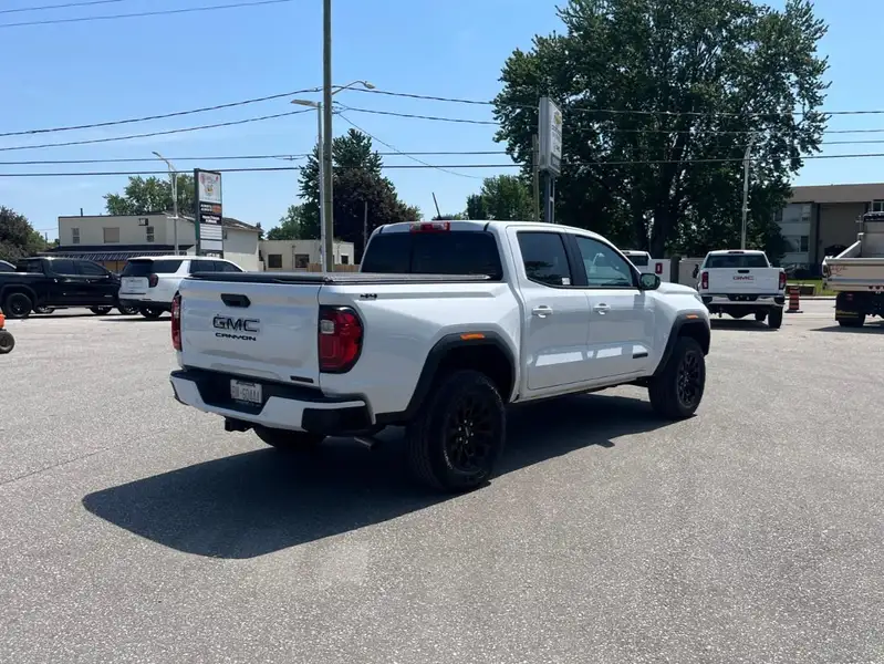 2026 GMC Canyon Elevation, bílá, 9 834 km, dovoz Kanada — foto 5 z 12