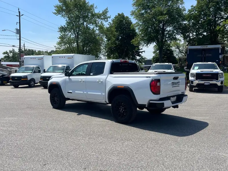 2026 GMC Canyon Elevation, bílá, 9 834 km, dovoz Kanada — foto 7 z 12