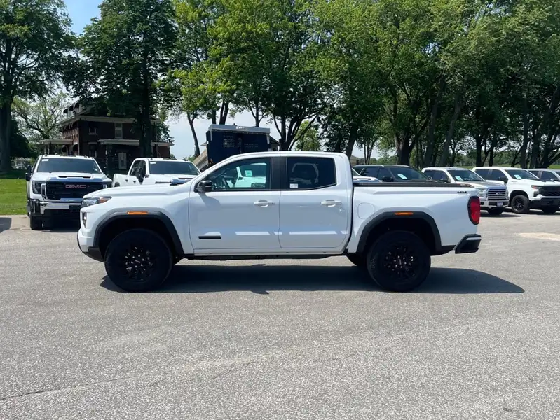 2026 GMC Canyon Elevation, bílá, 9 834 km, dovoz Kanada — foto 8 z 12