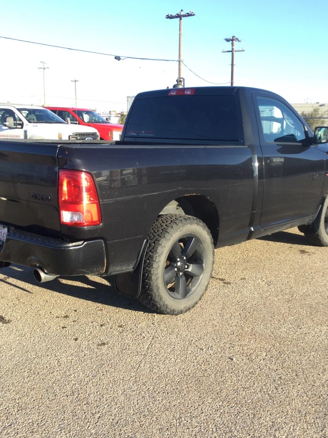 2016 Dodge Ram1500, černá, 231 960 km, dovoz Kanada — foto 2 z 5