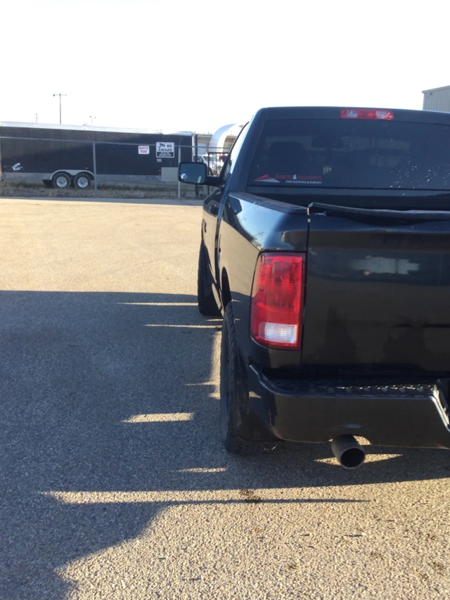 2016 Dodge Ram1500, černá, 231 960 km, dovoz Kanada — foto 3 z 5