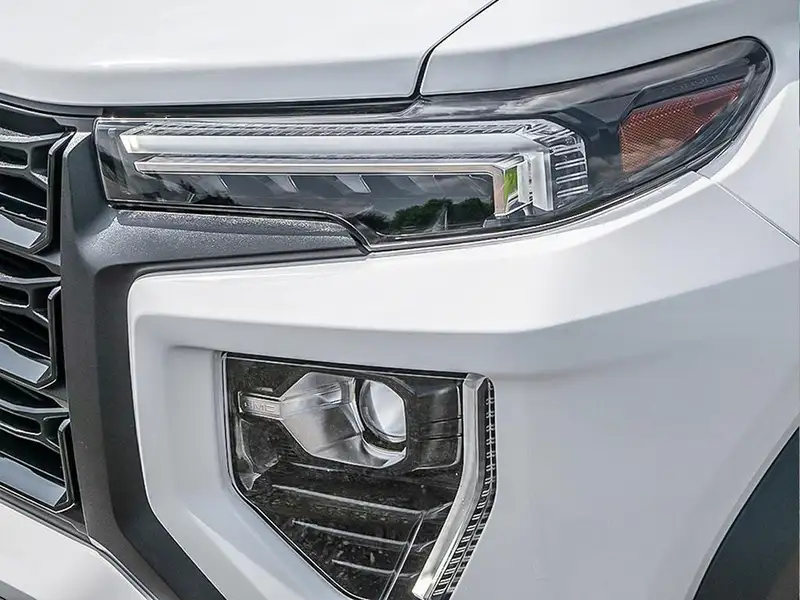 2026 GMC Canyon Elevation, bílá, 7 km, dovoz Kanada — foto 10 z 11