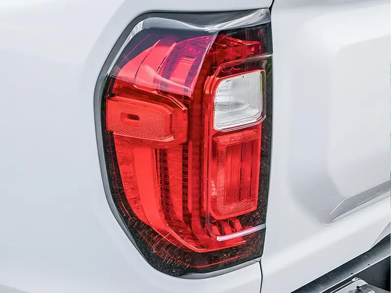 2026 GMC Canyon Elevation, bílá, 7 km, dovoz Kanada — foto 11 z 11