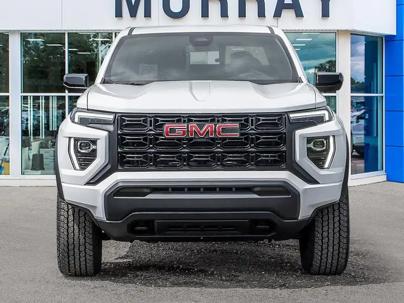 2026 GMC Canyon Elevation, bílá, 7 km, dovoz Kanada — foto 2 z 11