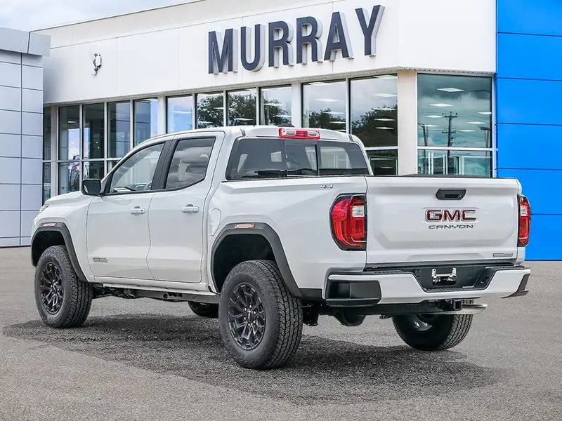 2026 GMC Canyon Elevation, bílá, 7 km, dovoz Kanada — foto 4 z 11