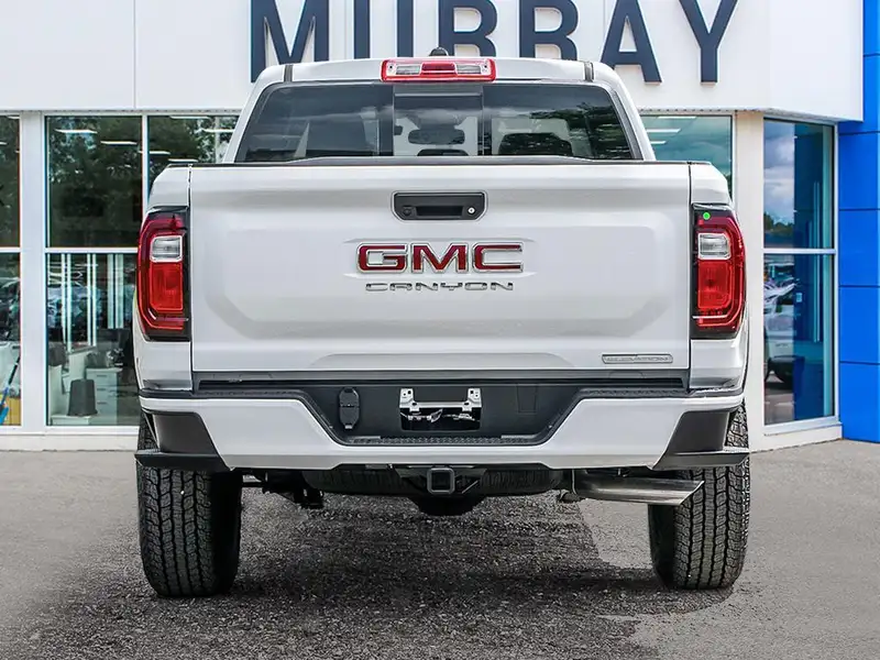2026 GMC Canyon Elevation, bílá, 7 km, dovoz Kanada — foto 5 z 11