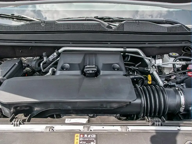 2026 GMC Canyon Elevation, bílá, 7 km, dovoz Kanada — foto 6 z 11