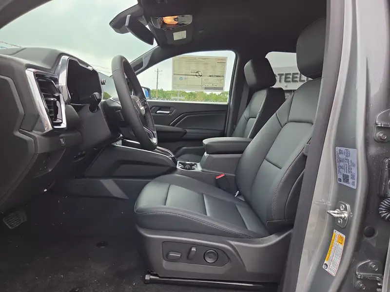 2026 GMC Canyon Elevation, šedá, 11 km, dovoz Kanada — foto 2 z 12