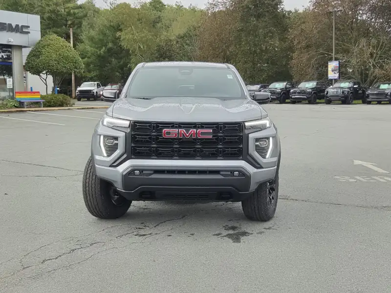2026 GMC Canyon Elevation, šedá, 11 km, dovoz Kanada — foto 4 z 12