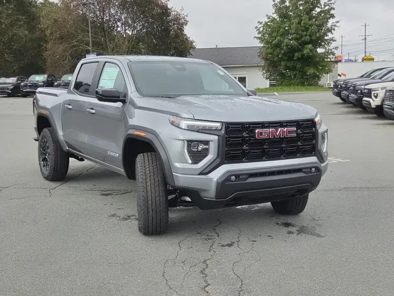 2026 GMC Canyon Elevation, šedá, 11 km, dovoz Kanada — foto 5 z 12
