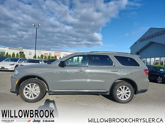 2023 Dodge Durango SXT, šedá, 27 905 km, dovoz Kanada — foto 2 z 5