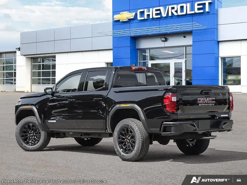 2026 GMC Canyon Elevation, černá, 4 km, dovoz Kanada — foto 4 z 12