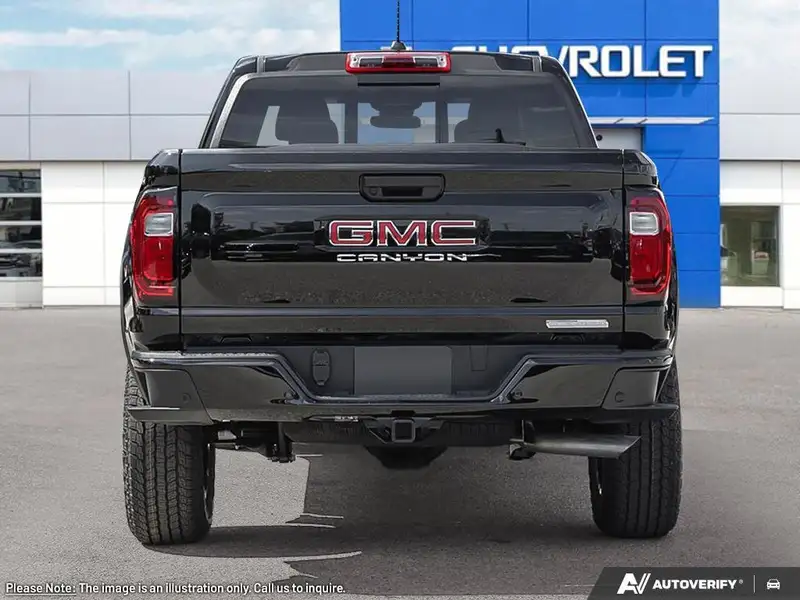 2026 GMC Canyon Elevation, černá, 4 km, dovoz Kanada — foto 5 z 12