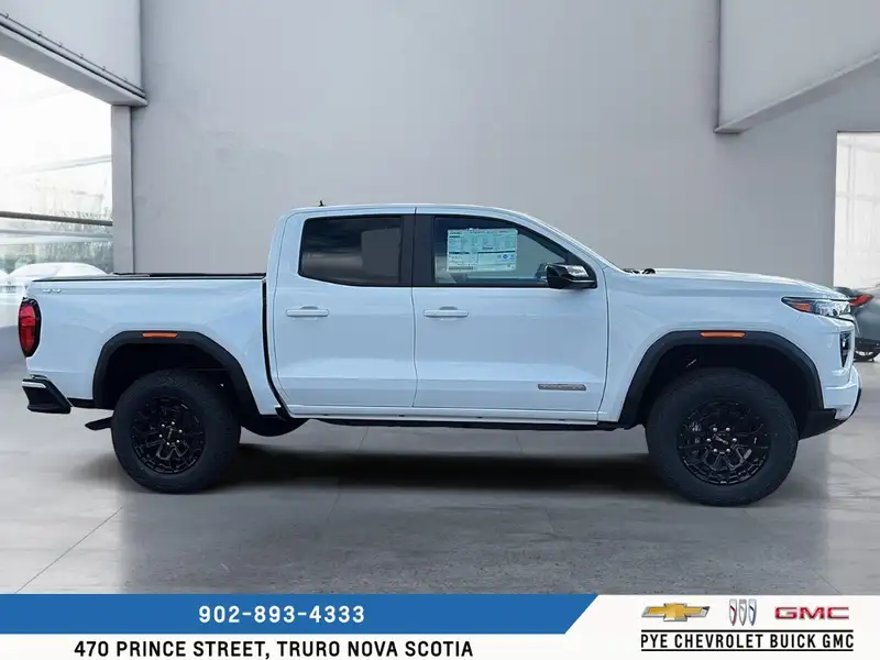2026 GMC Canyon Elevation, bílá, 3 km, dovoz Kanada — foto 4 z 12
