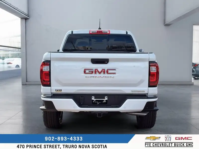 2026 GMC Canyon Elevation, bílá, 3 km, dovoz Kanada — foto 6 z 12