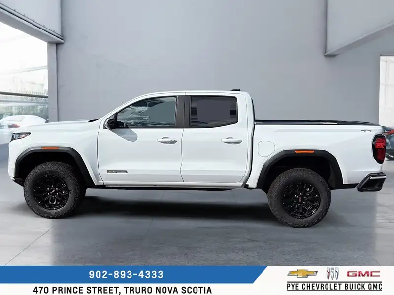 2026 GMC Canyon Elevation, bílá, 3 km, dovoz Kanada — foto 8 z 12