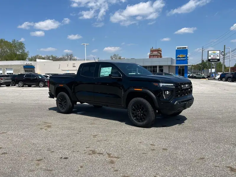 2026 GMC Canyon Elevation, černá, 5 km, dovoz Kanada — foto 3 z 12
