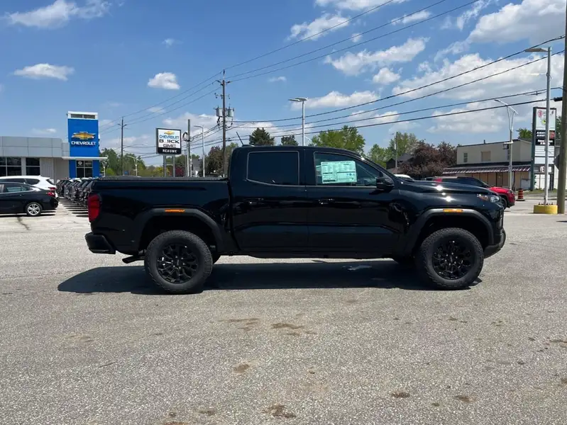 2026 GMC Canyon Elevation, černá, 5 km, dovoz Kanada — foto 4 z 12