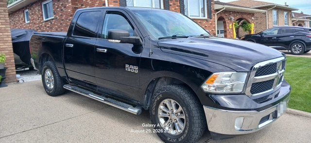 2014 RAM 1500, černá, 141 500 km, dovoz Kanada — foto 2 z 5