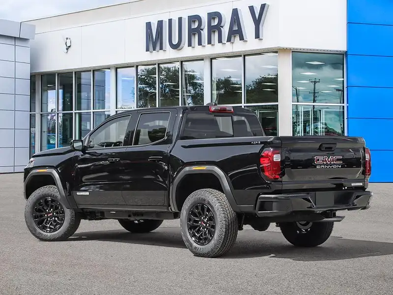 2026 GMC Canyon Elevation, černá, 7 km, dovoz Kanada — foto 4 z 12