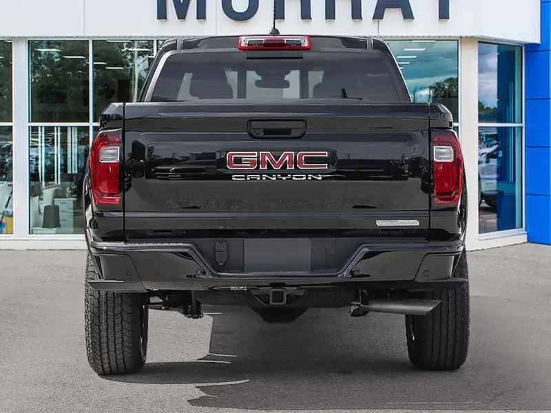 2026 GMC Canyon Elevation, černá, 7 km, dovoz Kanada — foto 5 z 12