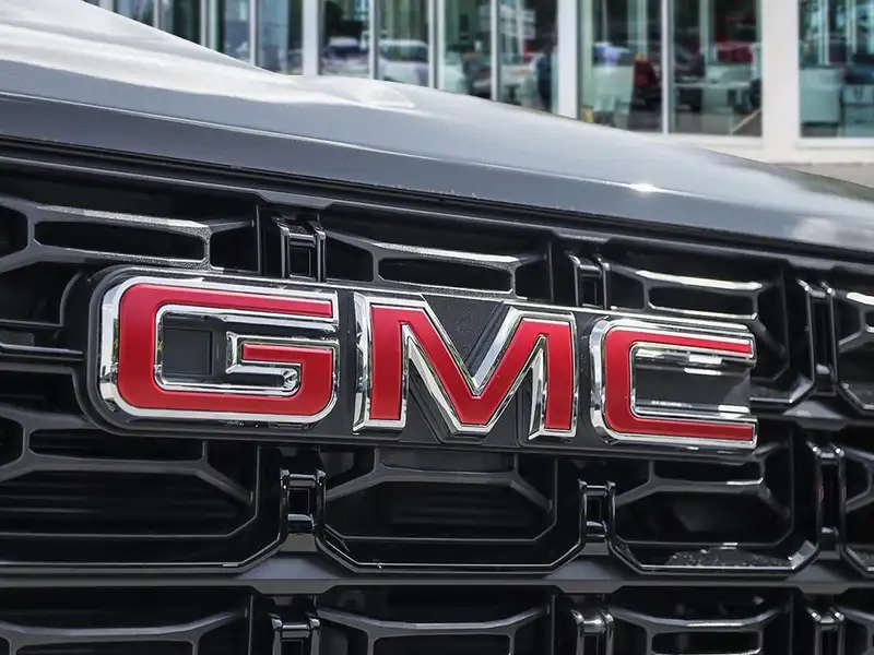 2026 GMC Canyon Elevation, černá, 7 km, dovoz Kanada — foto 9 z 12