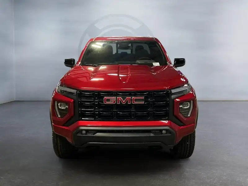2026 GMC Canyon Elevation, červená, 5 km, dovoz Kanada — foto 2 z 12