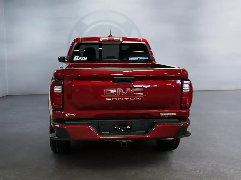 2026 GMC Canyon Elevation, červená, 5 km, dovoz Kanada — foto 6 z 12