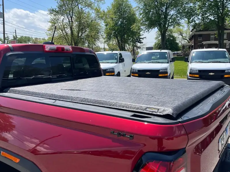 2026 GMC Canyon Elevation, červená, 5 km, dovoz Kanada — foto 10 z 12