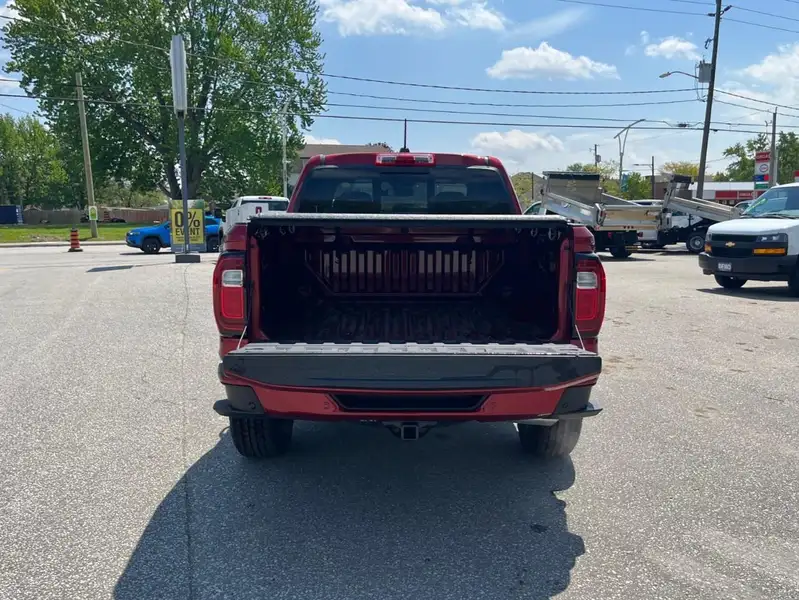 2026 GMC Canyon Elevation, červená, 5 km, dovoz Kanada — foto 11 z 12