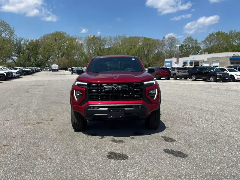 2026 GMC Canyon Elevation, červená, 5 km, dovoz Kanada — foto 2 z 12