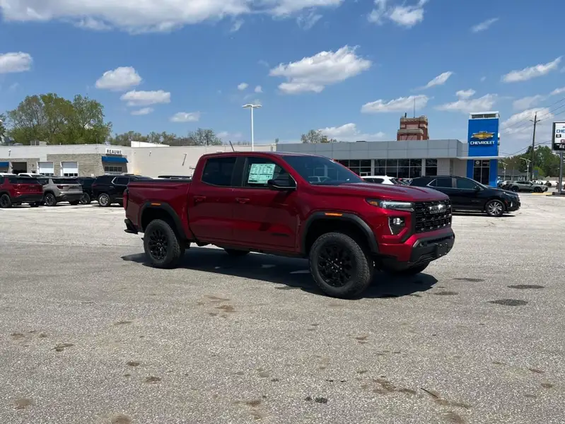 2026 GMC Canyon Elevation, červená, 5 km, dovoz Kanada — foto 3 z 12
