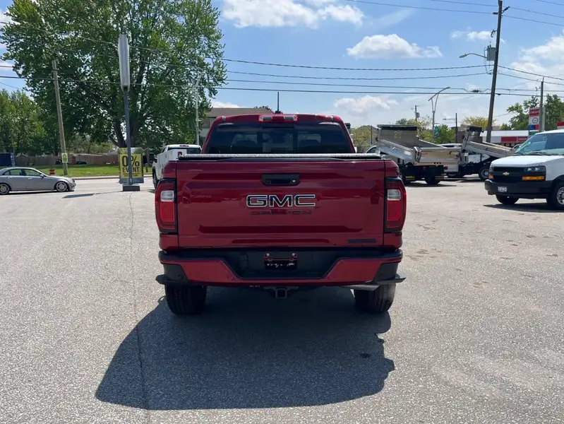 2026 GMC Canyon Elevation, červená, 5 km, dovoz Kanada — foto 6 z 12