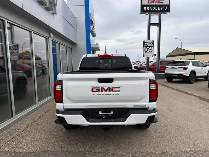 2026 GMC Canyon Elevation, bílá, 9 km, dovoz Kanada — foto 4 z 11