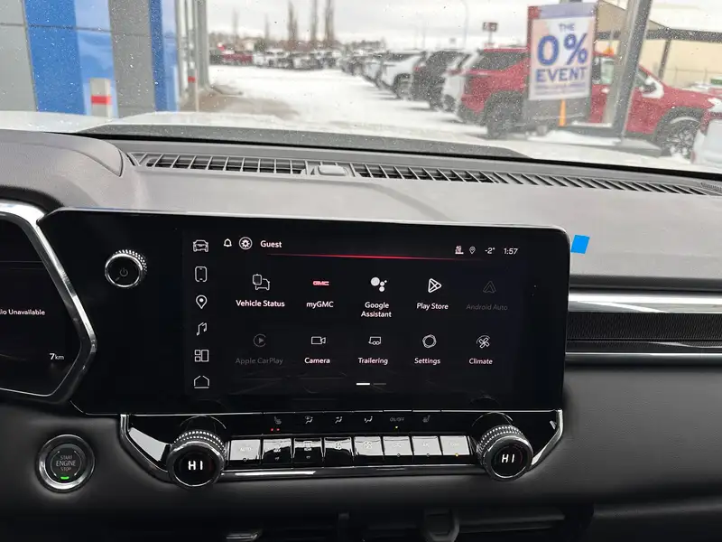 2026 GMC Canyon Elevation, bílá, 9 km, dovoz Kanada — foto 6 z 11