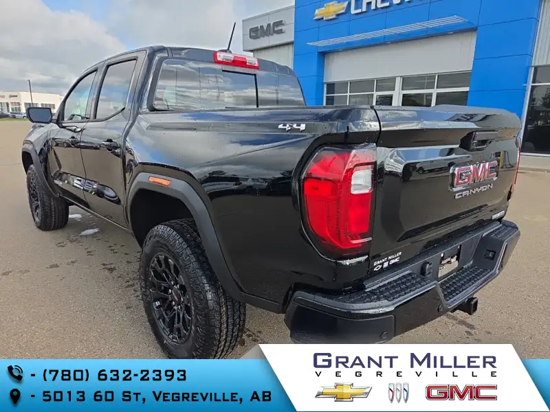 2026 GMC Canyon Elevation, černá, 8 km, dovoz Kanada — foto 2 z 12