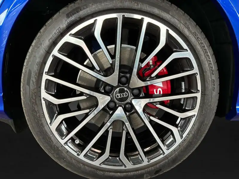 2026 Audi SQ5 Progressiv, modrá, 90 km, dovoz Kanada — foto 9 z 12