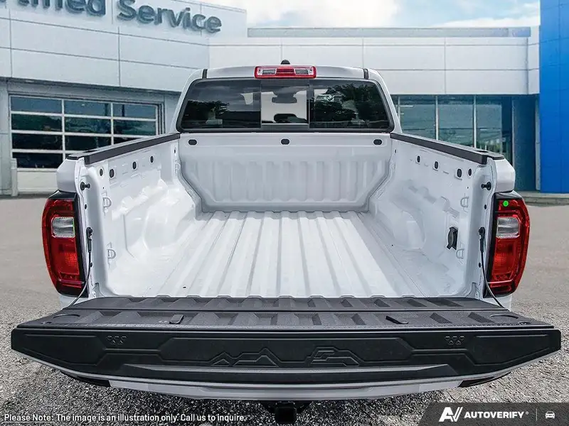 2026 GMC Canyon Elevation, bílá, 1 km, dovoz Kanada — foto 7 z 12